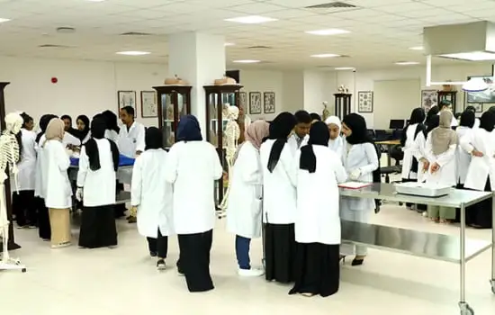 شرایط تحصیل پزشکی در عمان چیست؟