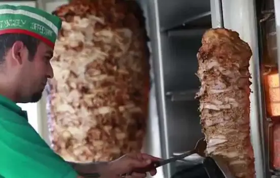 آیا شاورما نیز از غذاهای عمان محسوب می‌شود؟