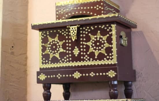 مندو یا صندوقچه تزئین شده