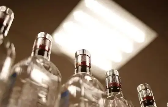 آیا خوردن مشروبات الکلی در عمان جرم است؟