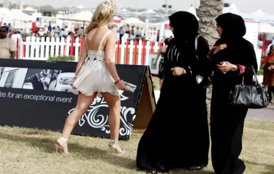 قوانین حجاب در عمان  به چه صورت است؟