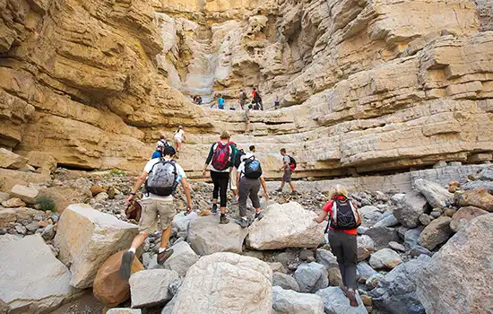 بیمه نامه اجباری در عمان برای برخی از فعالیت‌های گردشگری ماجراجویی