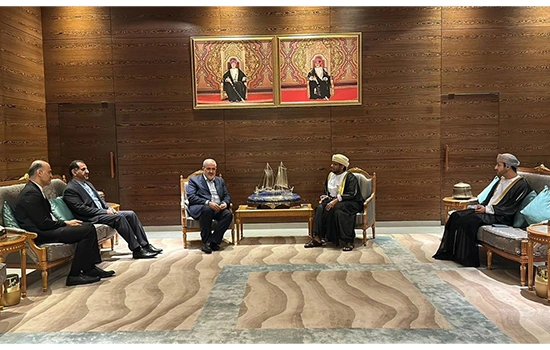 سفر وزیر صمت ایران به عمان: توازن و همکاری در منطقه توسعه همکاری‌های تجاری و اقتصادی با عمان در دستور کار