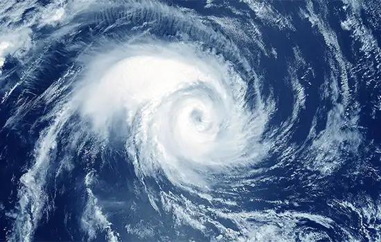 تخلیه ساکنان چندین منطقه قبل از طوفان گرمسیری تِج