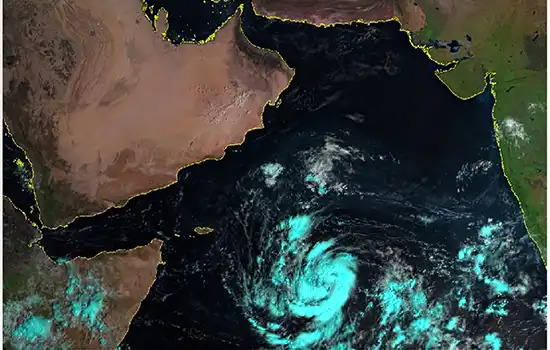 بروز رسانی آب و هوا: انتظار می رود توده هوایی همراه با باد و باران استوایی در عمان آغاز شود