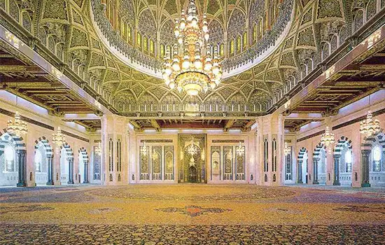 لوستر بزرگ و معروف مسجد سلطان قابوس