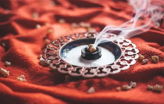 صنایع دستی سنتی عمان: کُندر و کُندر سوز