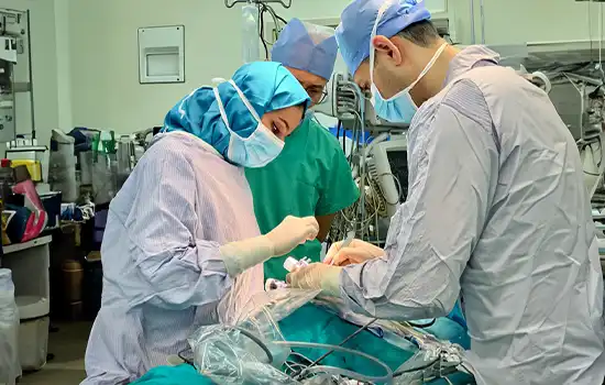 برداشتن تومور قفسه سینه نوزاد بیمارستان سلطنتی