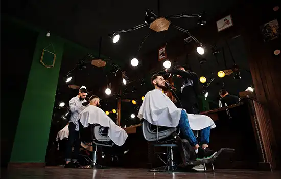 آرایشگری در عمان: حرفه‌ای با پتانسیل بالا