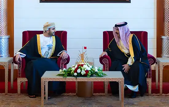 پادشاه بحرین از ولیعهد عمان در منامه استقبال کرد