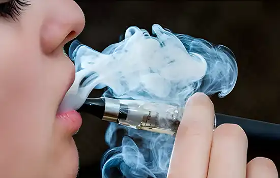 مجازات نقدی یک هزار ریالی برای خرید و فروش سیگار و قلیان الکترونیکی