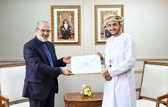 موسی فرهنگ، سفیر جدید ایران در عمان استوارنامه خود را تقدیم کرد
