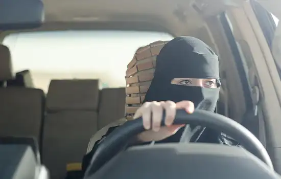 ممنوعیت پوشاندن صورت با نقاب یا ماسک در هنگام رانندگی